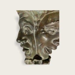 Mont Chevalier, Cannes, Bouquetière with 3 faces